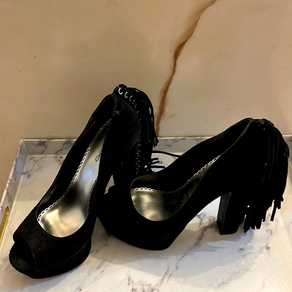 bebe black fringe heels